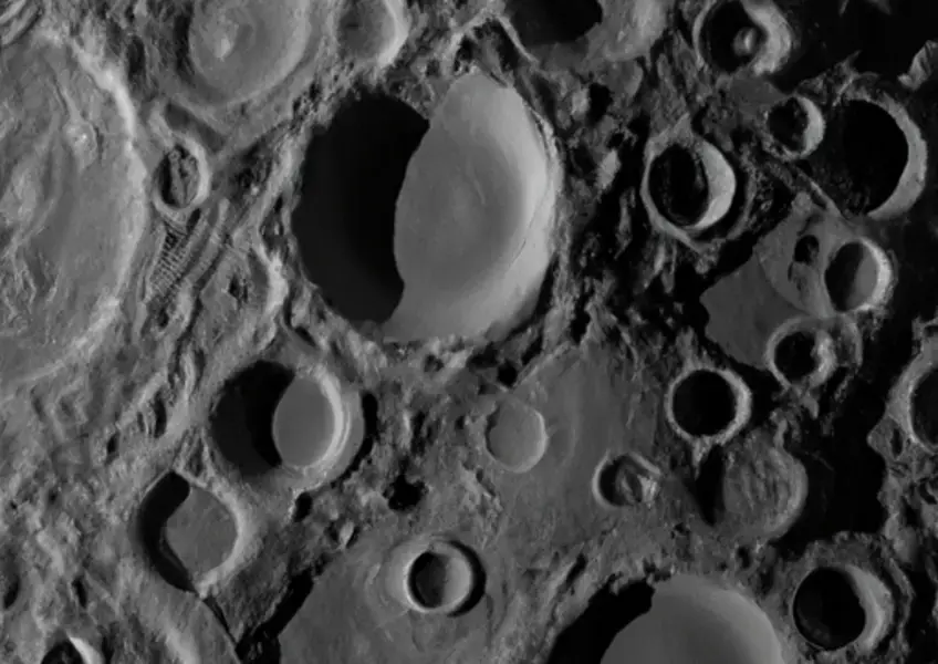 Lado oculto da Lua era um oceano de lava, confirmam evidências de sonda chinesa - Imagem Destacada